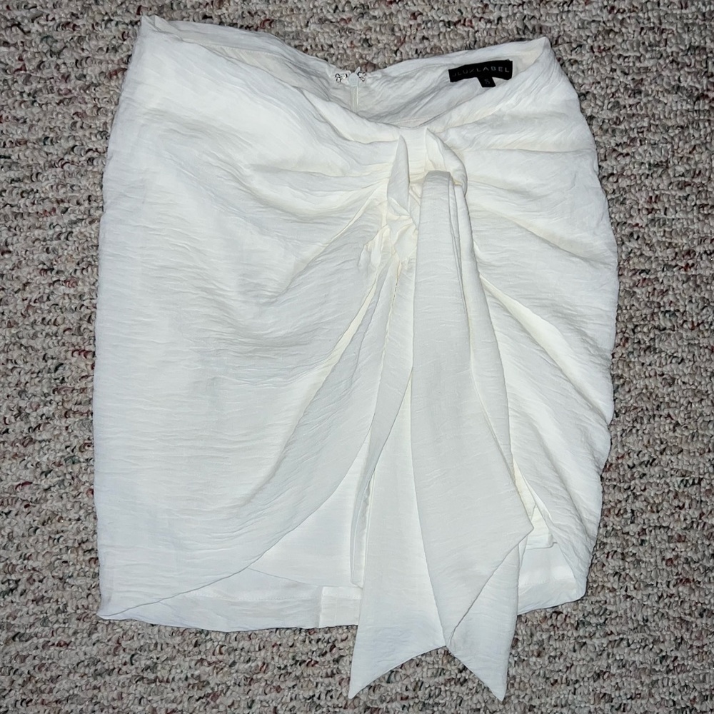 White brand new mini skirt -Small